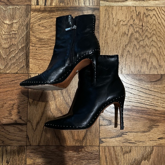 SCHUTZ Shoes - sexy SCHUTZ black leather stiletto ankle boots with subtle stud detail 🖤🖤🖤